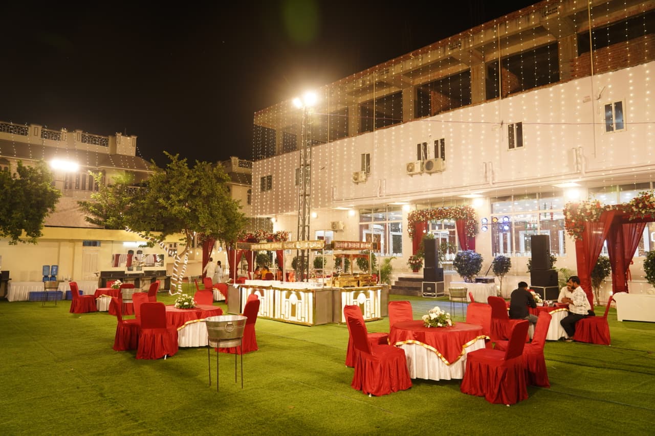 Sahaj Haveli full venue exterior with lawn and fairy lights